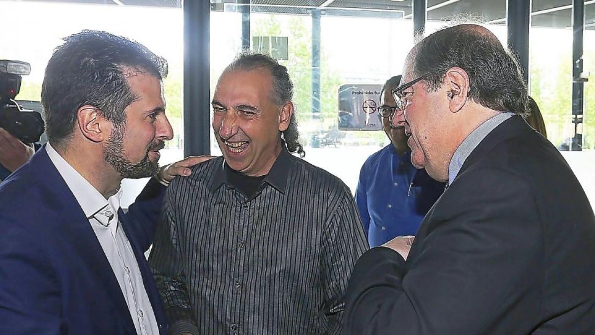 Luis Tudanca, Jesús Manuel González Palacín y Juan Vicente Herrera, antes del VIIICongreso de la UCCL.-ICAL