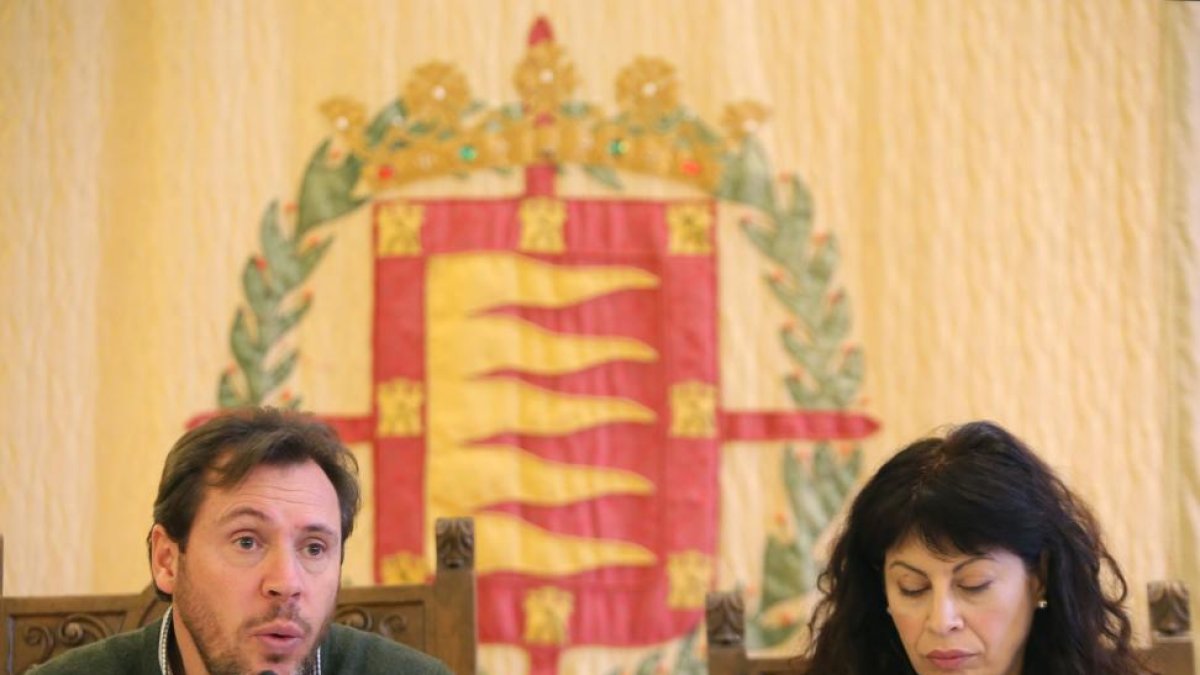 El alcalde de Valladolid, Óscar Puente, y la concejala de Cultura y Turismo, Ana Redondo, presentan los datos del sector en la ciudad durante 2017-ICAL