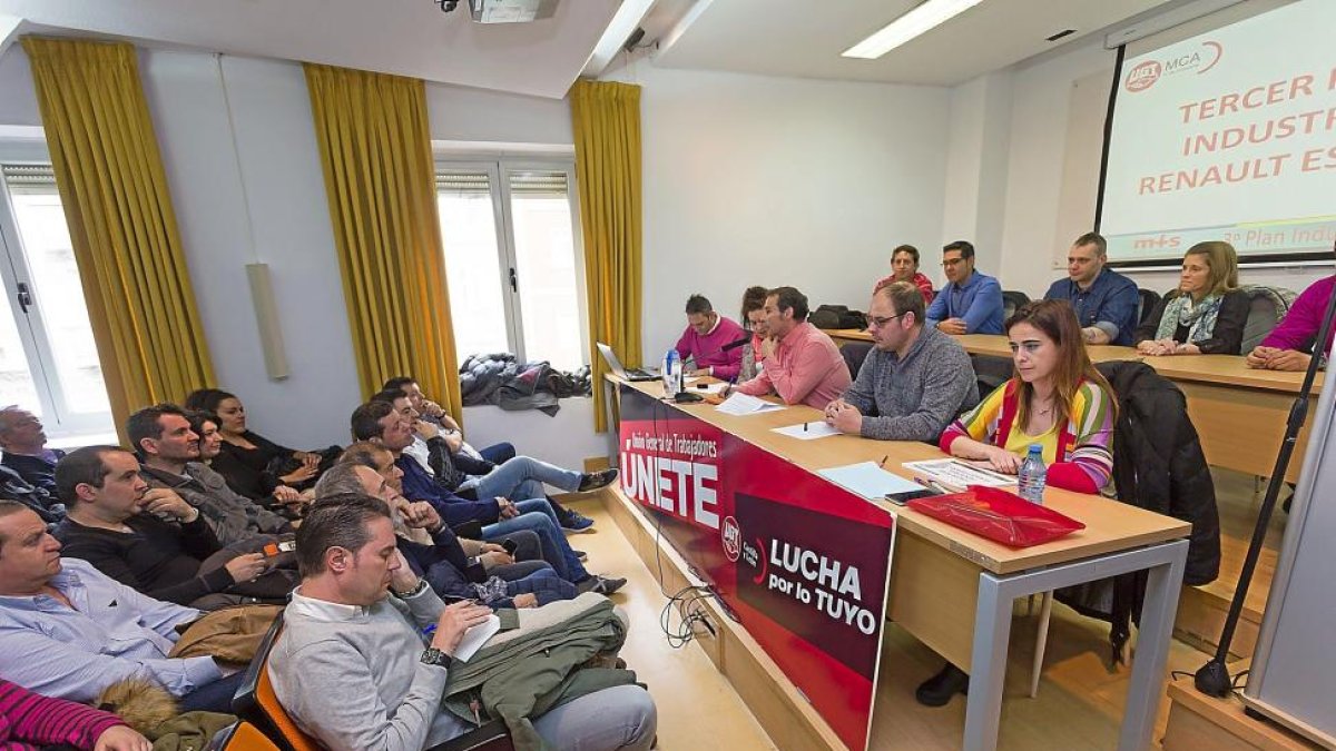 Asamblea de UGTcelebrada ayer en la sede del sindicato de la calle Gamazo.-Pablo Requejo