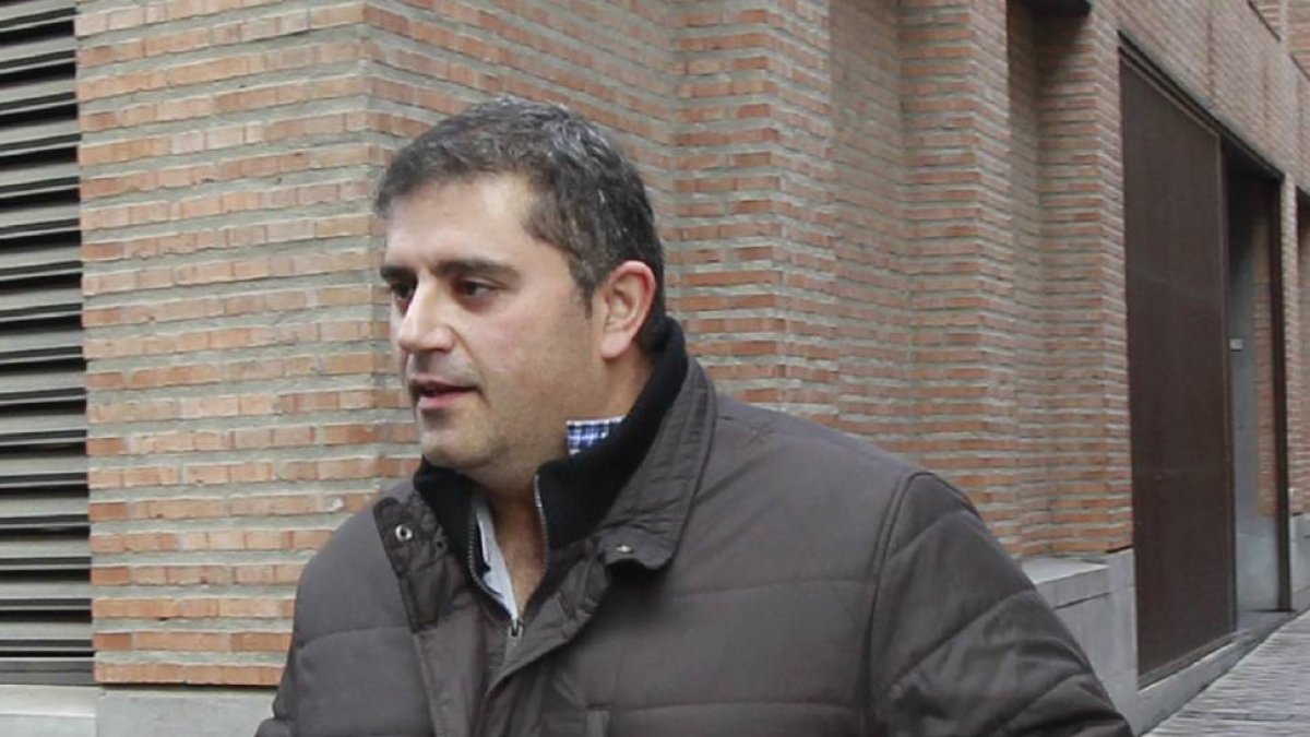 Francisco Claro, el lunes, a la salida del juzgado-J.M.Lostau