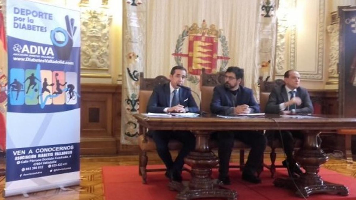 Momento de la presentación de la carrera en el Ayuntmaiento de Valladolid.-@AdivaValladolid