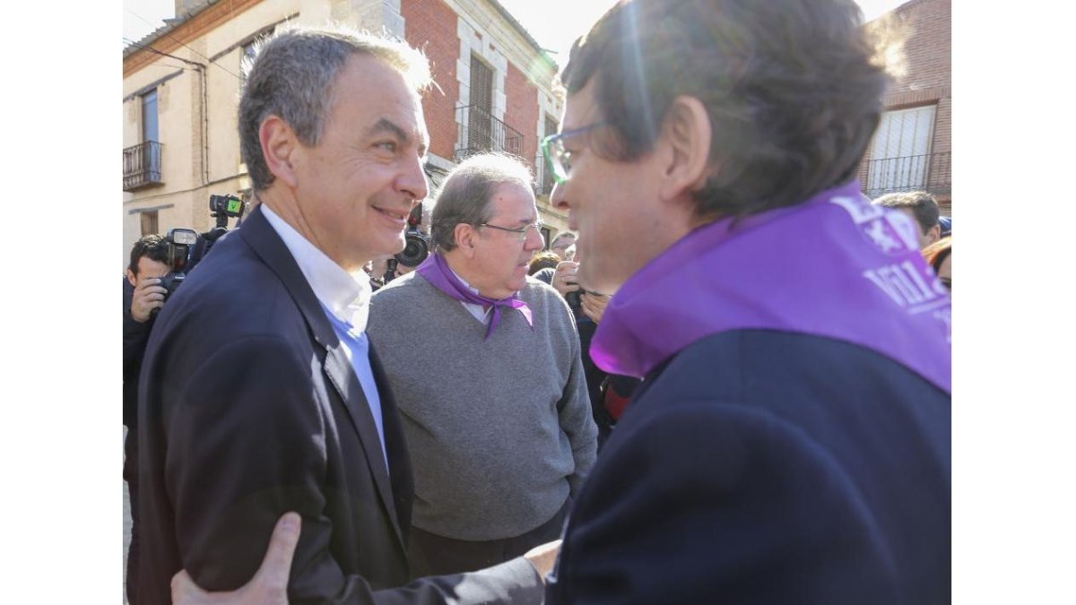 Rodríguez Zapatero saluda a Fernández Mañueco-ICAL