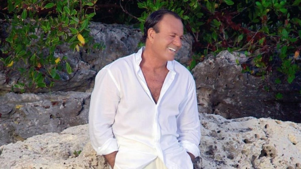 Julio Iglesias, en una foto promocional.-