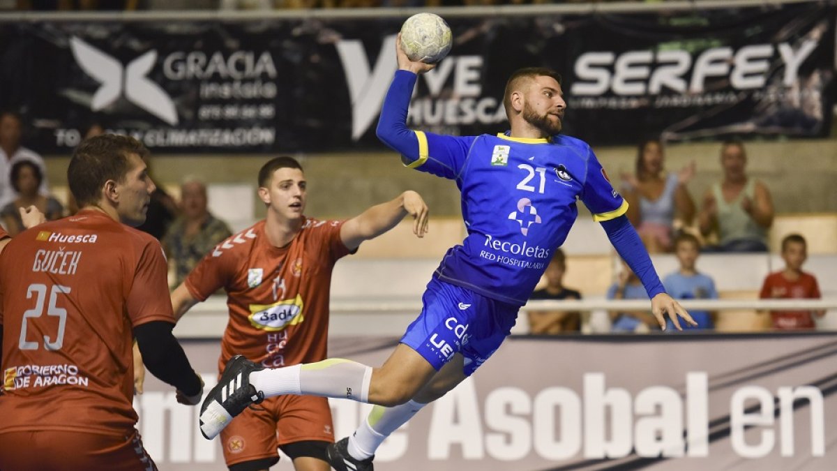 Dimitrioski en una acción del Huesca-Recoletas de la pasada campaña.
