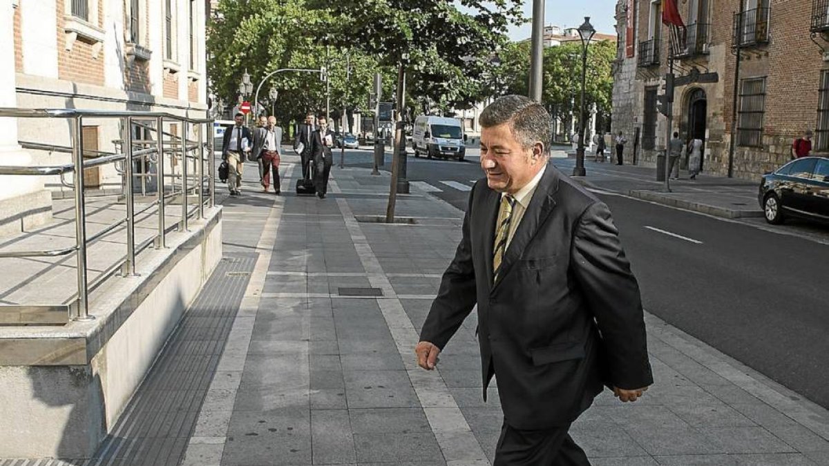 Méndez acude a una sesión del juicio en la Audiencia Provincial-El Mundo