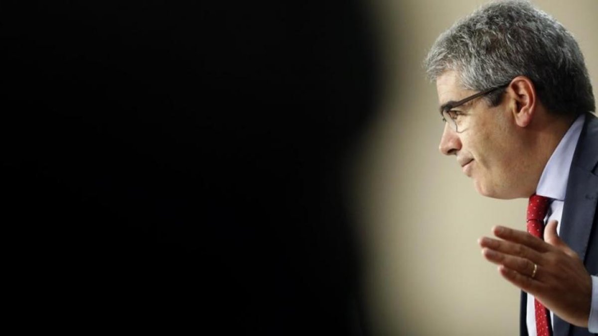 Francesc Homs durante una comparecencia de prensa en el Congreso.-EFE / JAVIER LIZÓN