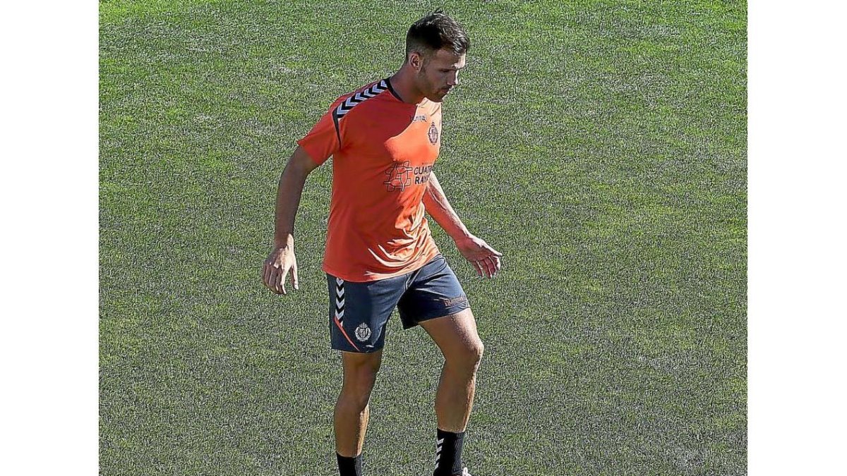 Ortuño, en su único entrenamiento como blanquivioleta.-BALCAZA