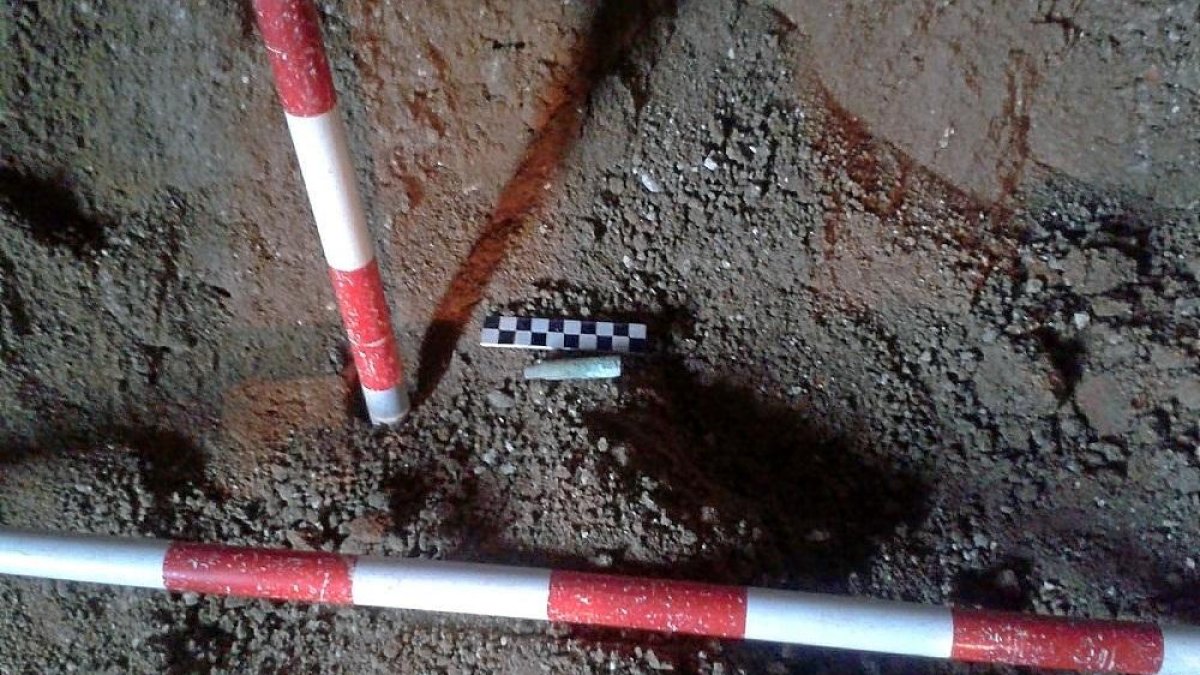 Imagen del casquillo de un fusil ‘Mouser’ en la bodega de ‘los Alfredos’.-E. M.
