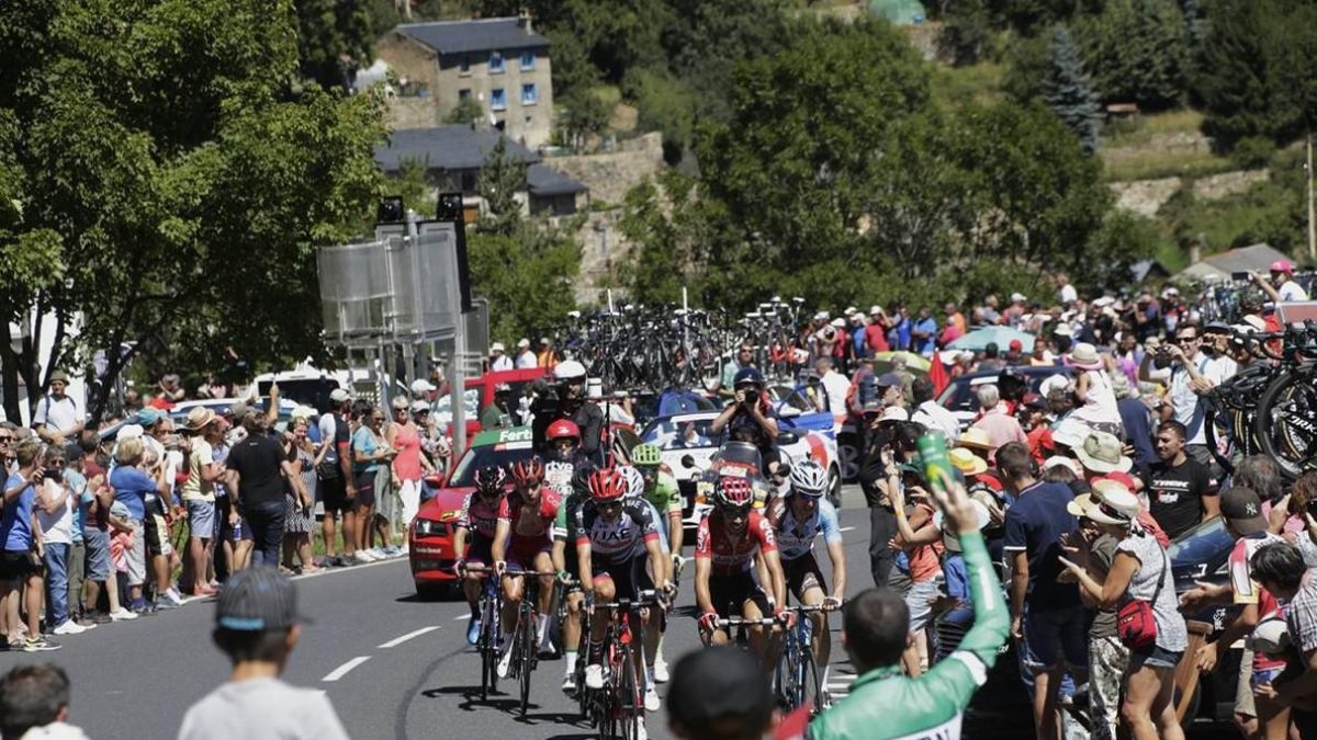 El pelotón, en una imagen de la edición 2017.-LA VUELTA