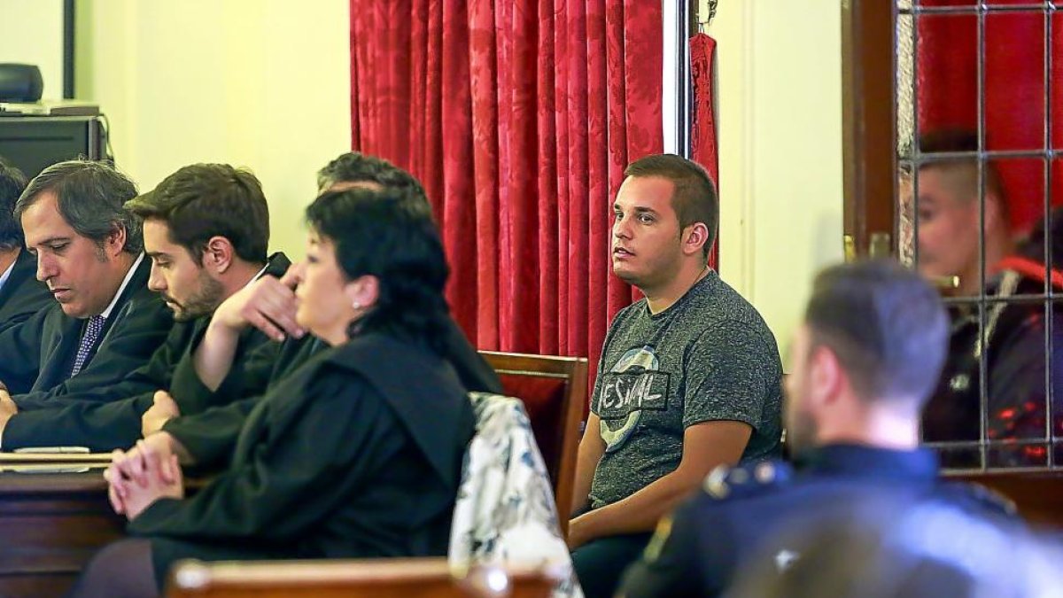 Imagen del juicio por el asesinato de un joven en León.-ICAL