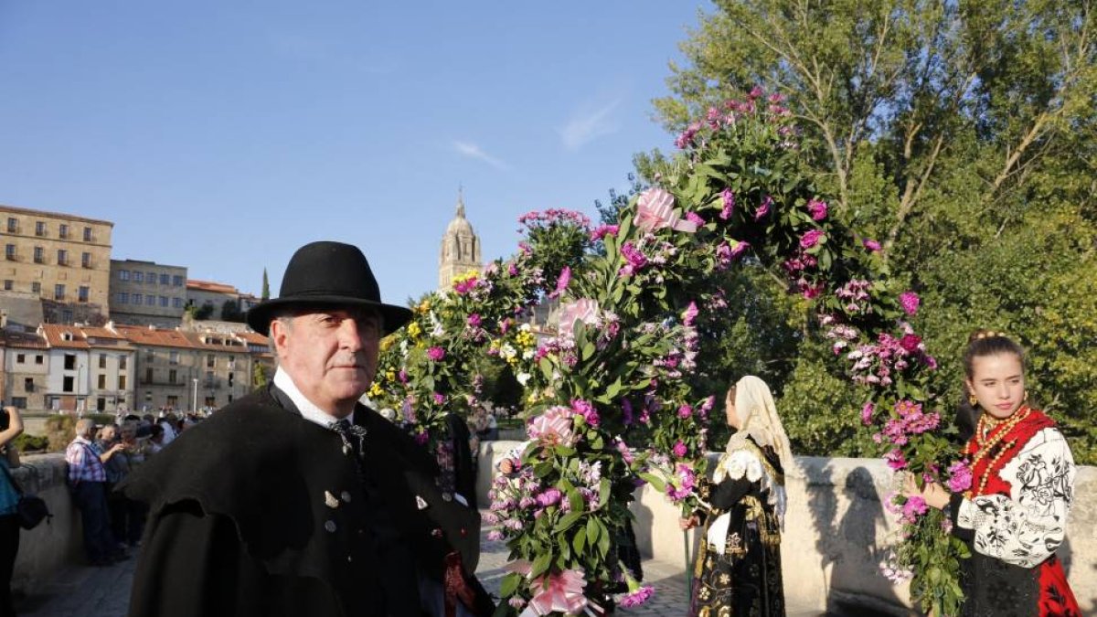 Ofrenda floral a la virgen de la Vega-Ical