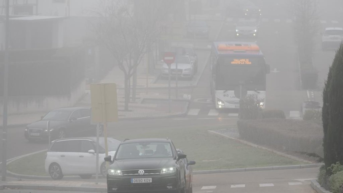 Niebla y temperaturas bajo cero en Valladolid, imagen de archivo - PHOTOGENIC