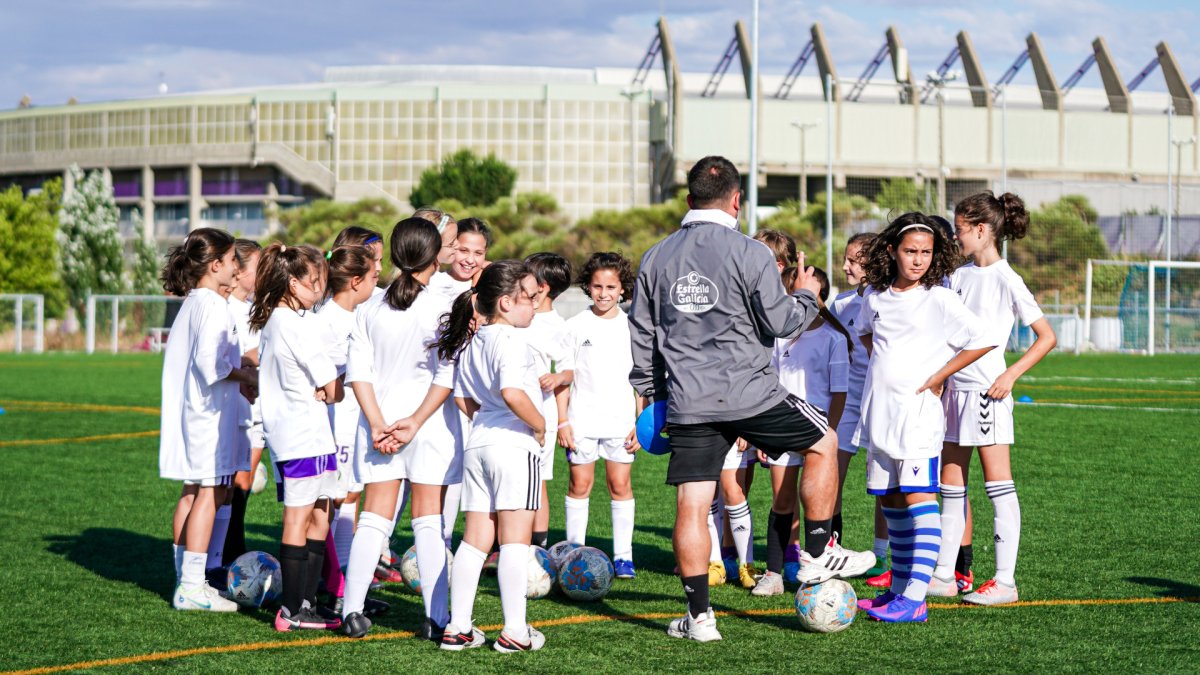 Pruebas para un equipo femenino de base.