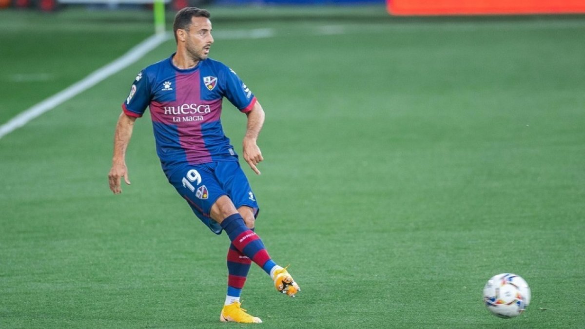 Pedro López en un partido con el Huesca / E. M.