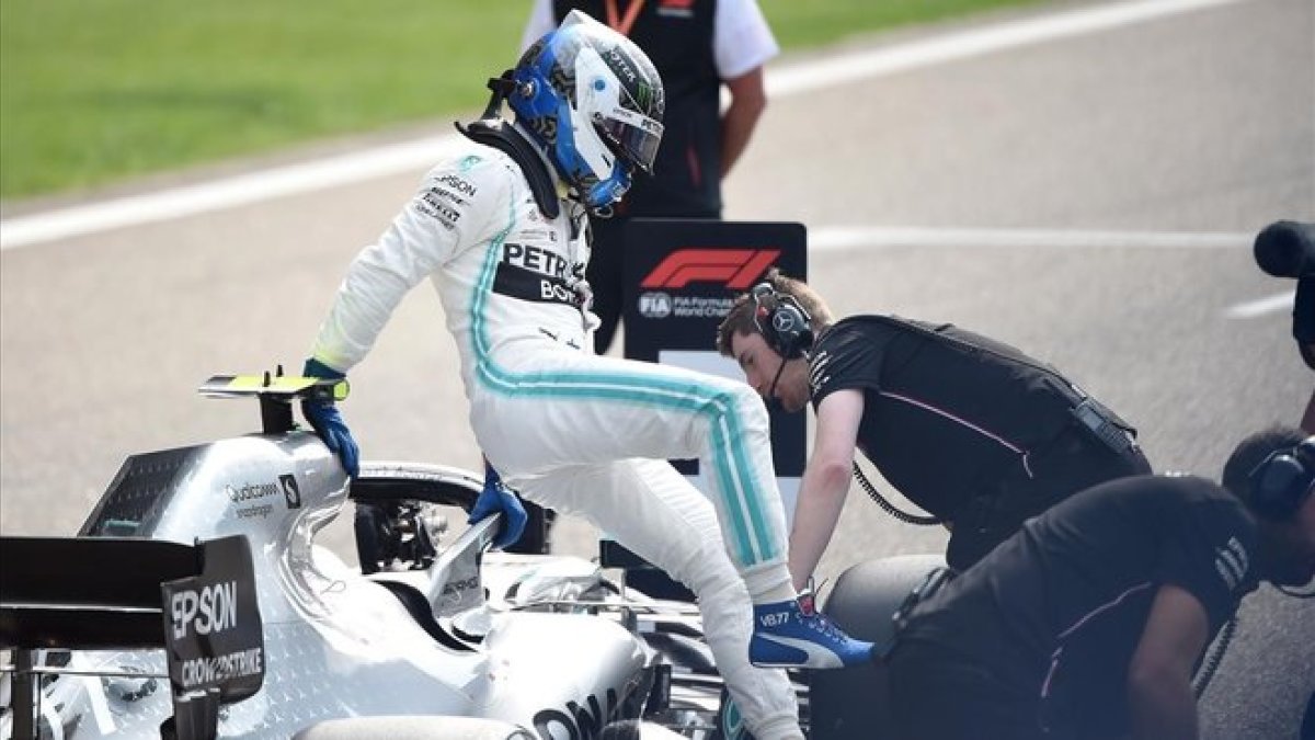 El piloto de Mercedes Valtteri Bottas tras conseguir la pole position en China.-AFP