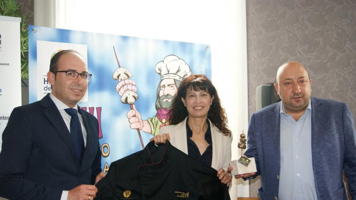 Ana Redondo, Víctor Alonso y Jaime Fernández presentan el XVIII Concurso Provincial de Pinchos.-ICAL