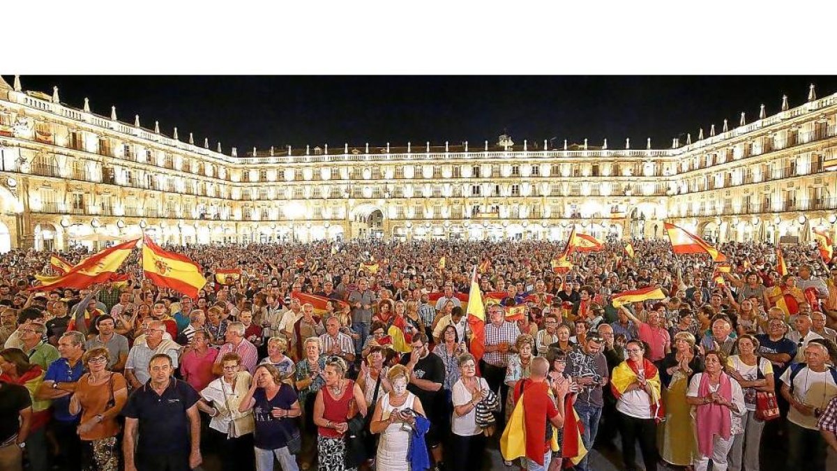 Multitudinaria concentración en Salamanca.-ICAL