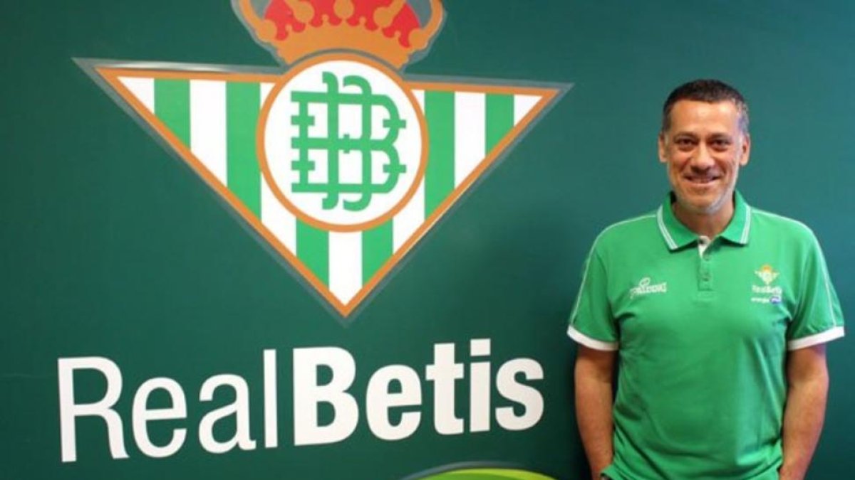 Alejandro Martínez, entrenador del Betis.-PERIODICO (TWITTER / BETIS)