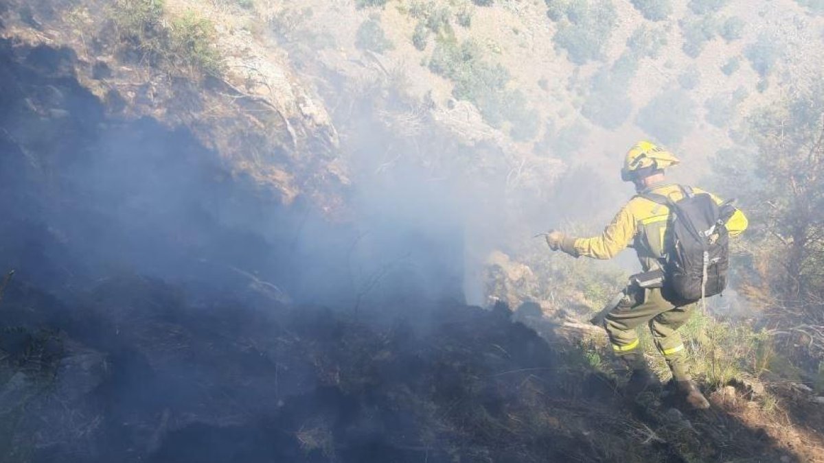 La Junta da por controlado el incendio en Poyales del Hoyo-BRIF