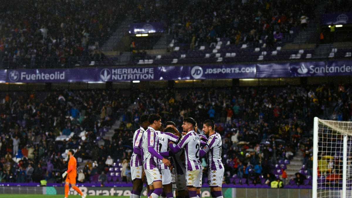 Jugadores del Real Valladolid celebran un gol ante el Andorra. / RV