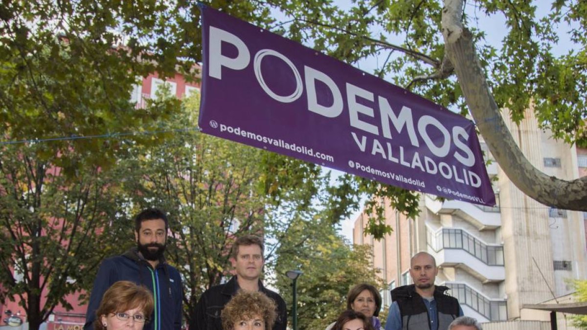 La portavoz de Sí Se Puede Valladolid no acudió ayer al ágora que el partido de Podemos organizó en la Plaza de Vadillos sobre educación. En el encuentro, representantes del profesorado y de asociaciones de padres manifestaron su descontento con la Lomce -Photogenic.