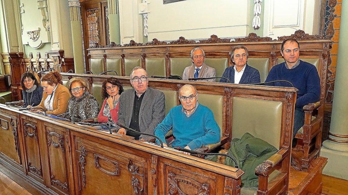 Miembros del Consejo Social de la ciudad de Valladolid en el salón de Plenos del Ayuntamiento celebrado ayer.-EL MUNDO