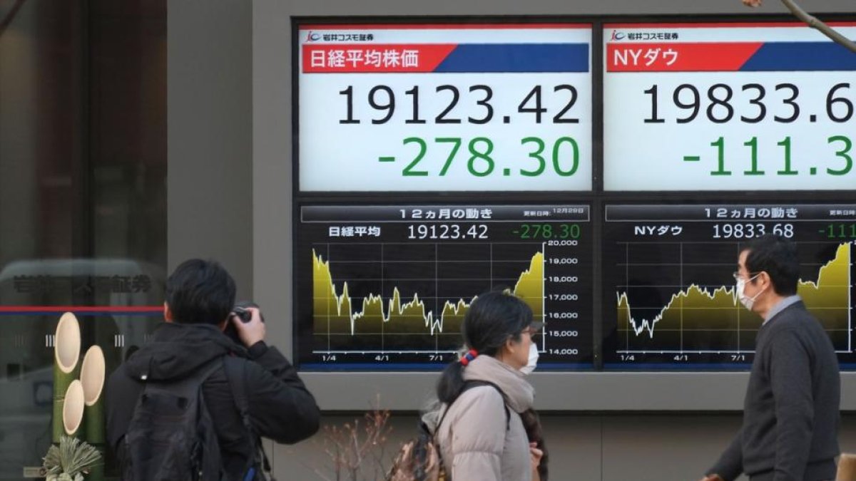 Unos peatones en Tokyo.-KAZUHIRO NOGI / AFP