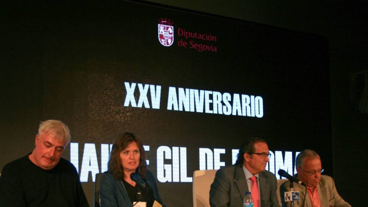 José Carlos Monsalve, de la Diputación de Segovia, junto a los galardonados con el premio Gil de Biezma-ICAL