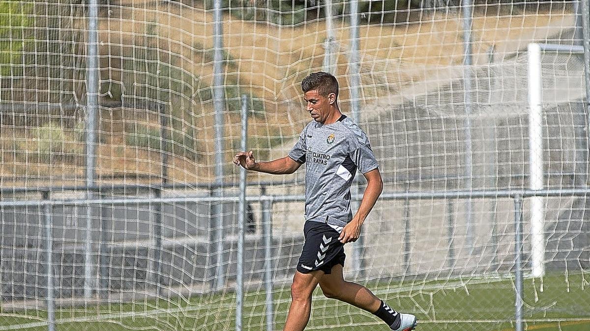 Rubén Alcaraz ayer, en el campo del Zaratán durante su primer entrenamiento con el Real Valladolid.-PABLO REQUEJO