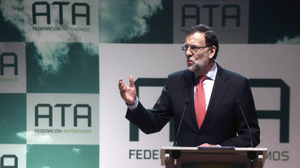 El presidente del Gobierno, Mariano Rajoy, durante su intervención en la clausura el II Foro de Emprendedores y Autónomos, organizado por la federación nacional de trabajadores autónomos ATA, que se ha celebrado en Córdoba.-Foto: EFE