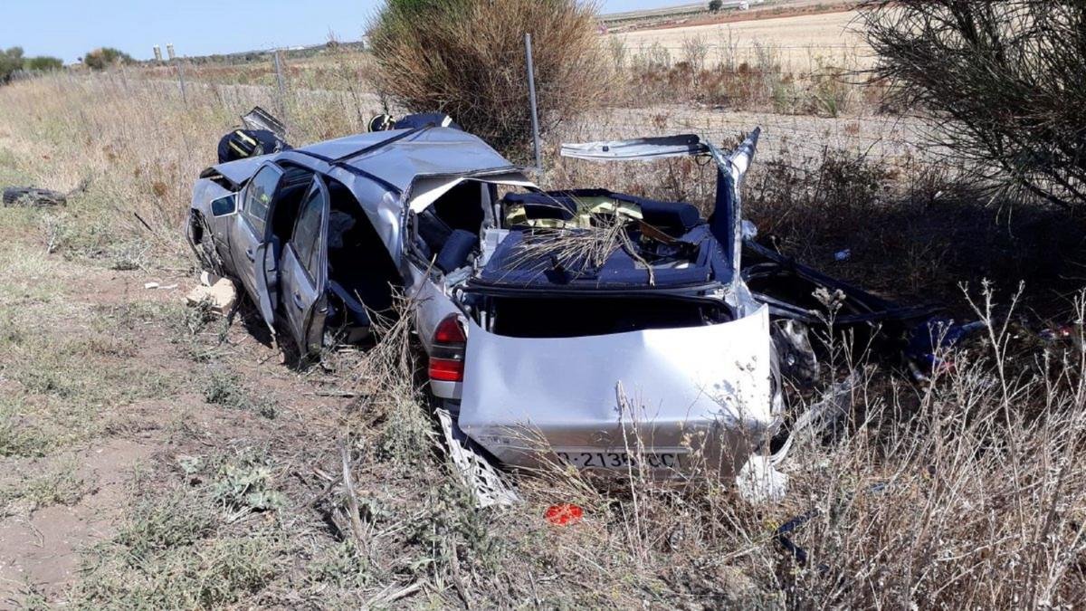 Estado en el que quedó uno de los vehículos siniestrados-E. M.