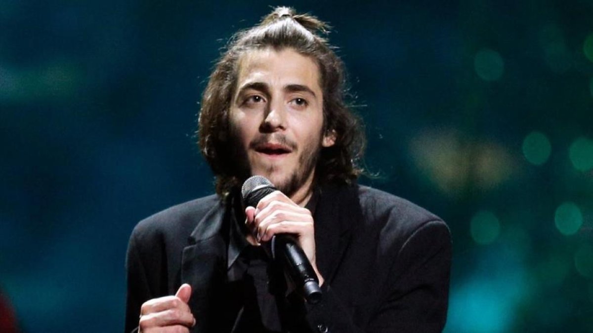 Salvador Sobral durante la 62a edición de Eurovisión, donde ganó como representante de Portugal.-SERGEY DOLZHENKO