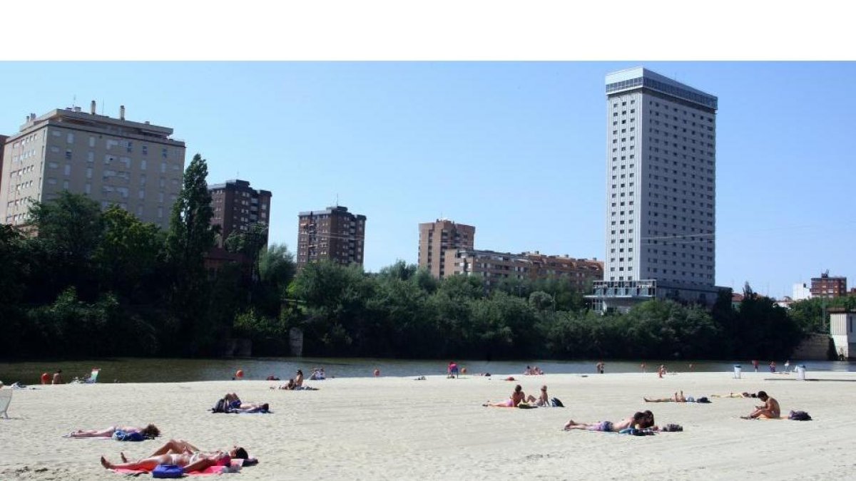 Imagen de la playa de las Moreras en Valladolid.-ICAL