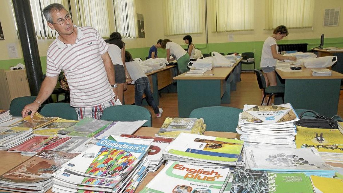 Programa RELEO de préstamo de libros de texto en el Insituto