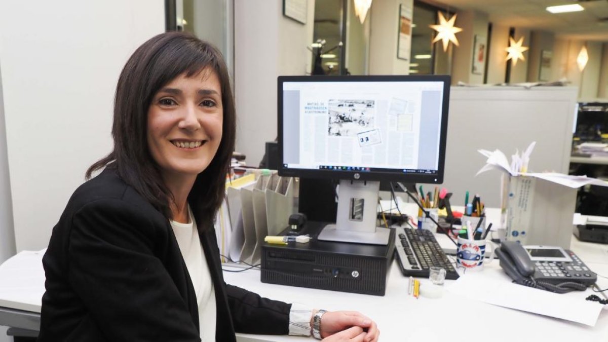La periodista Laura Gutiérrez, en la redacción de El Mundo de Valladolid. PHOTOGENIC