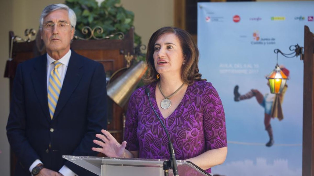 La consejera de Cultura y Turismo, María Josefa García Cirac, presenta en Ávila el V Festival Internacional de Circo, 'Cir&co 2017', que se celebra en septiembre en calles y escenarios cubiertos de la capital abulense.-ICAL