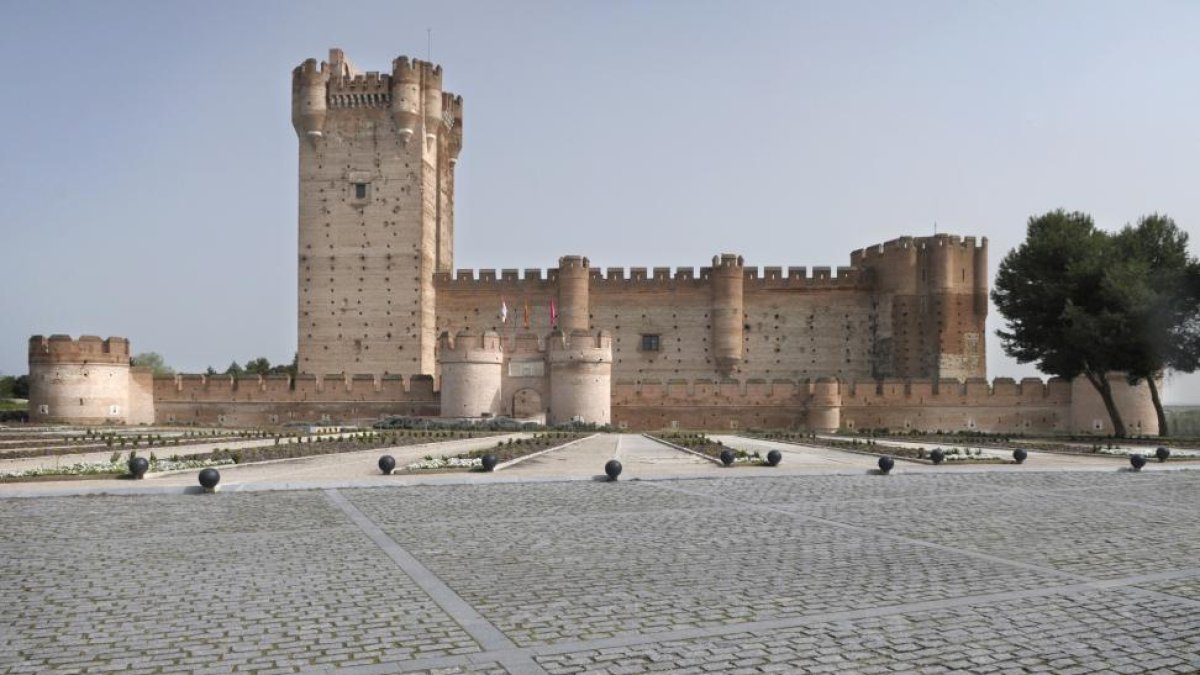 El castillo de la Mota será una de las apradas en la semana temática.-EL