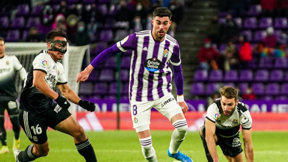 Kike Pérez, que apunta a titular, en el choque ante el Cartagena. / I. SOLA / RV