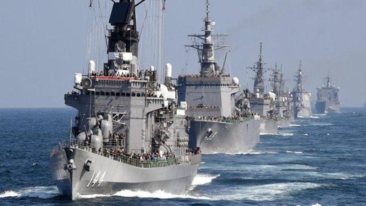 Buques militares japoneses.-AFP