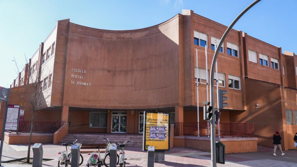 Escuela Oficial de Idiomas en la Avenida de Segovia, en una imagen de archivo.