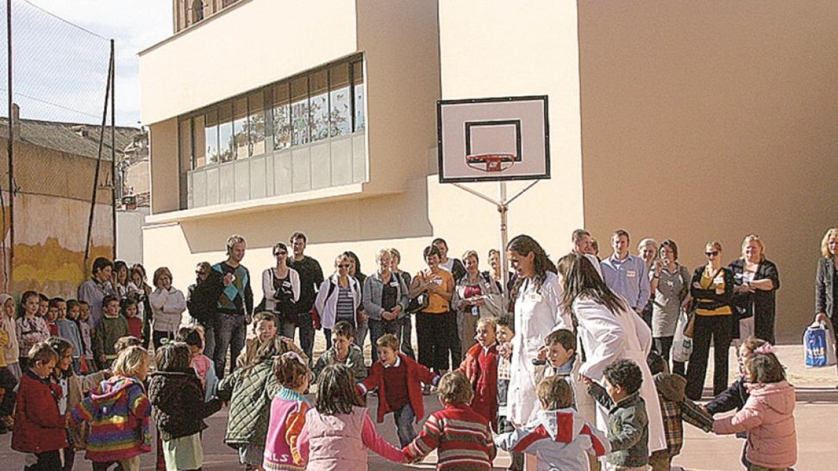 Un grupo de niños juega en el Centro de Educación Infantil Río Eresma de Matapozuelos, en una imagen de archivo.-EL MUNDO