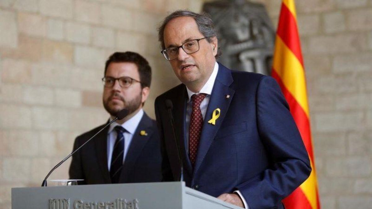 Quim Torra y Pere Aragonès, en la rueda de prensa conjunta que han ofrecido este viernes.-TONI ALBIR (EFE)