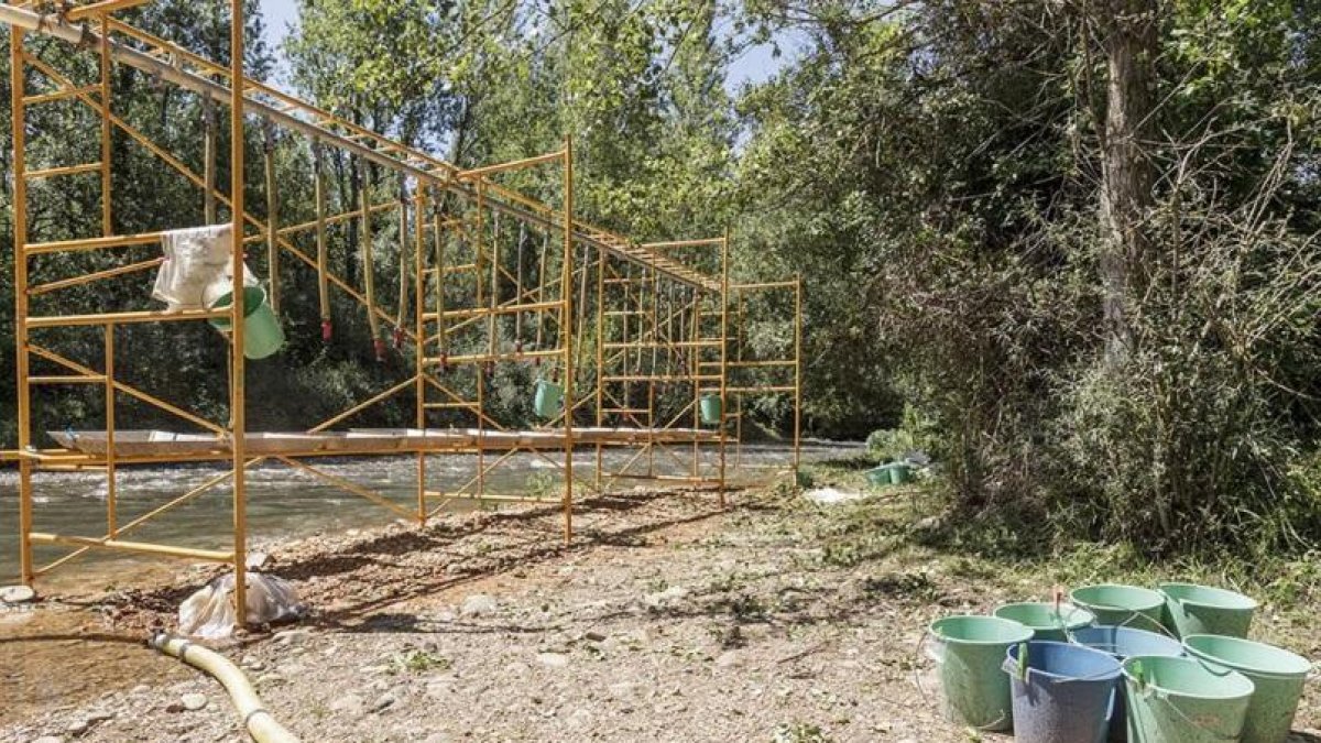Imagen del lavadero de restos fósiles en el río Arlanzón donde se produjo el robo de las bombas de agua para extraer agua del río.-I. L. MURILLO