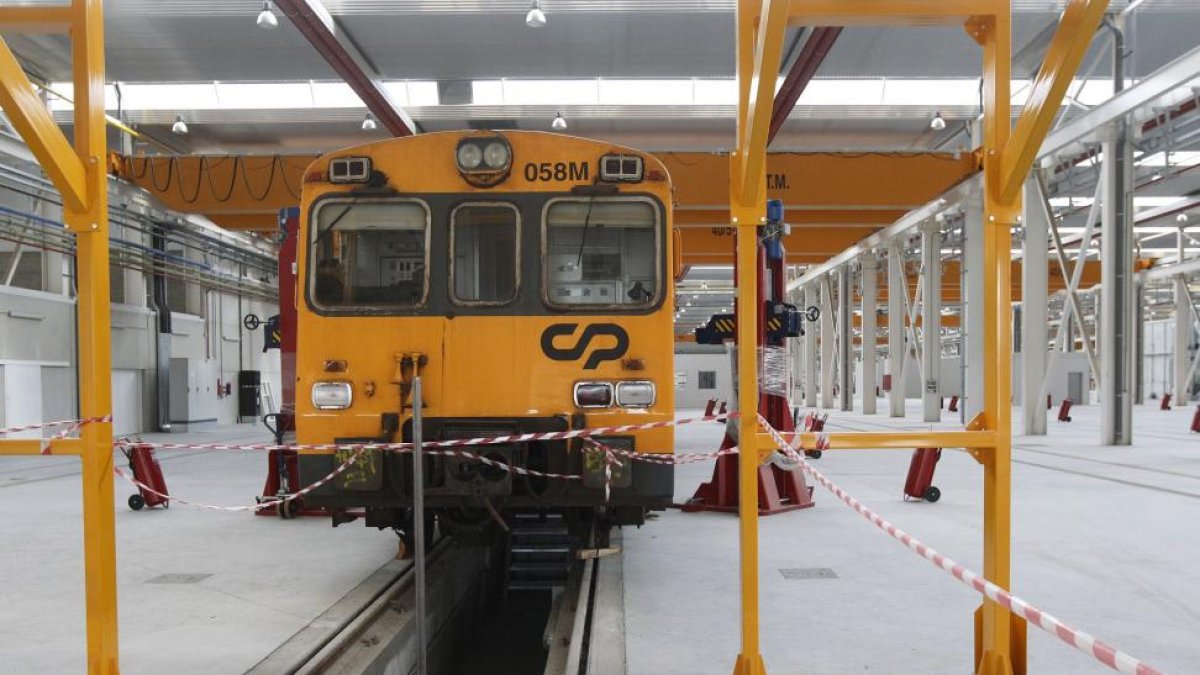 Nuevos talleres de Renfe.-J. M. LOSTAU