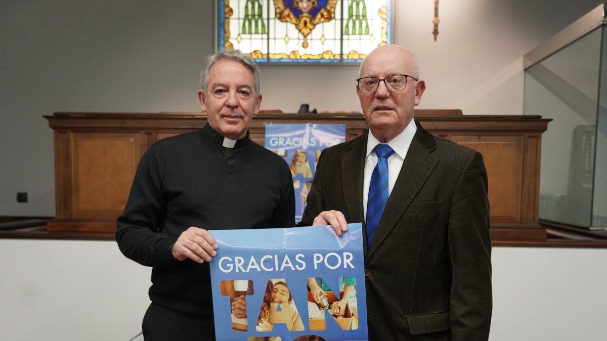 El nuevo vicario general del Arzobispado, Jesús Fernández Lubiano, junto al ecónomo diocesano, José María Conde, y el delegado de Patrimonio, Jesús García Gallo, presentan la memoria económica de la Diócesis de Valladolid. -ICAL
