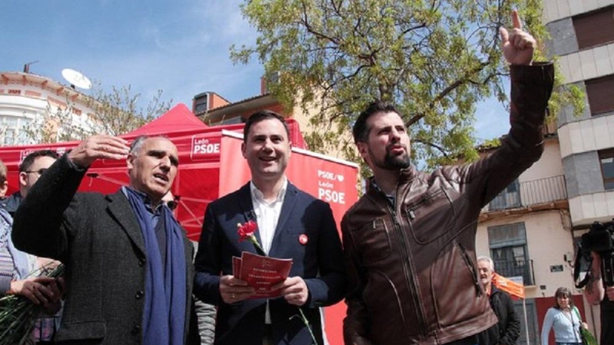 Tudanca, el candidato a la Alcaldía de Astorga y el secretario provincial del PSOE.-ICAL