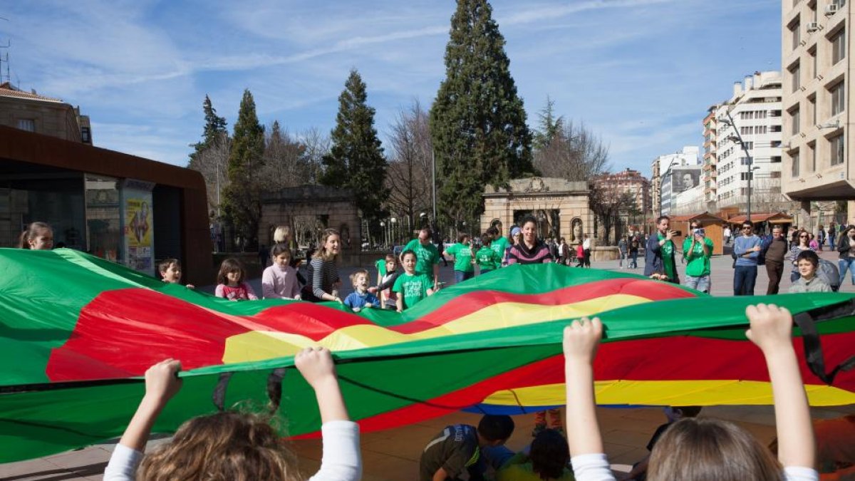 La Plataforma por la Enseñanza Pública de Soria organiza juegos colaborativos para los niños en el marco de la huelga general en Educación-ICAL
