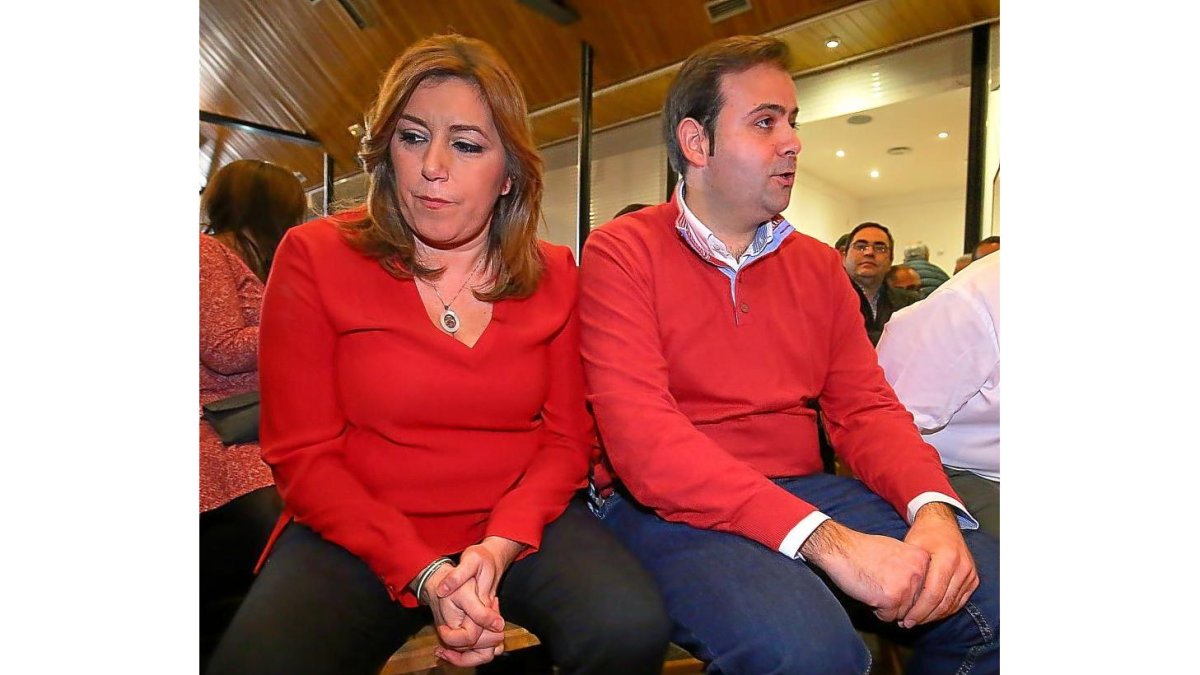 Susana Díaz junto a Tino Rodríguez durante una reciente visita a León.-ICAL