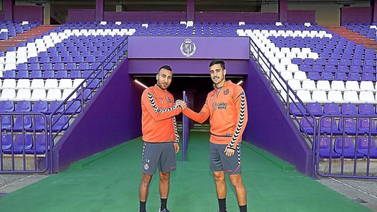 Al-Mousa y Borja Herrera antes de su primer entrenamiento.-RVCF