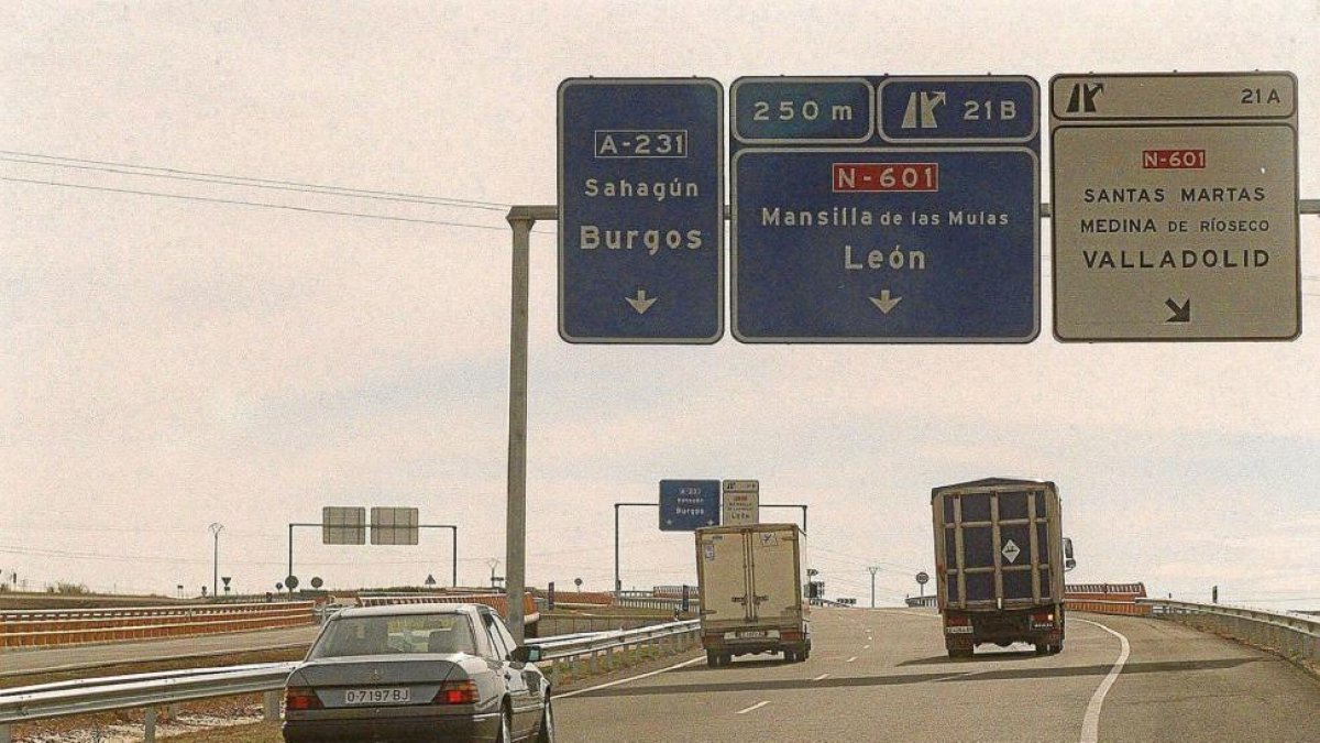 Salida de Santas Martas en la autovía León - Burgos (A-231).-EL MUNDO